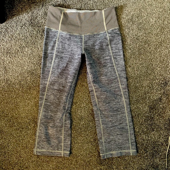 Lululemon crops - Picture 1 of 6